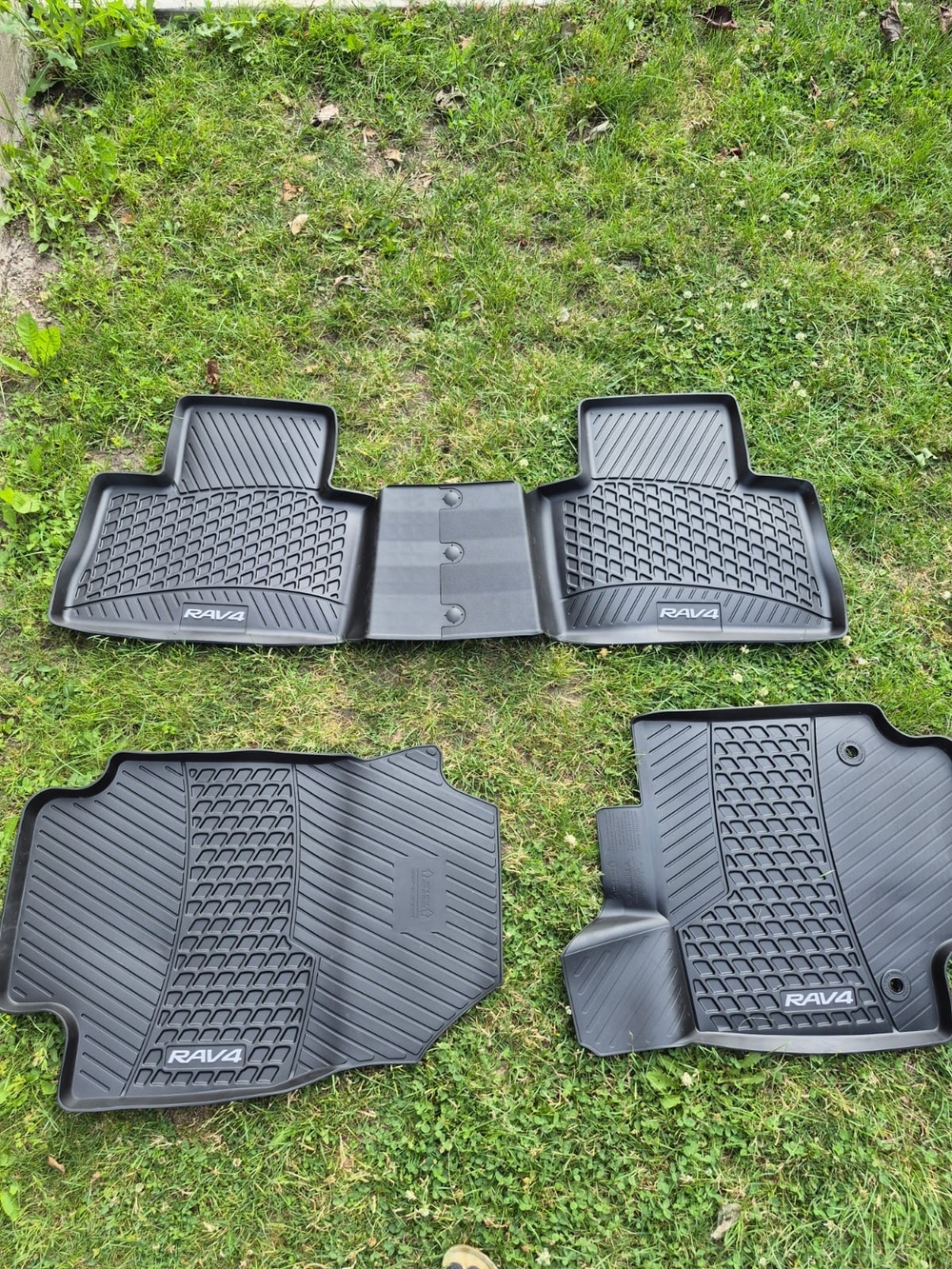 Toyota RAV4 Black All-Weather Floor Mats